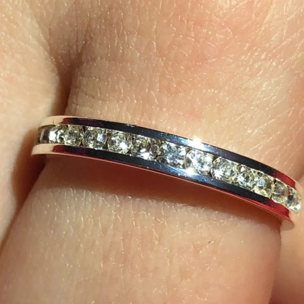 Woman’s Fashion Diamond CZ 💎 band size 8